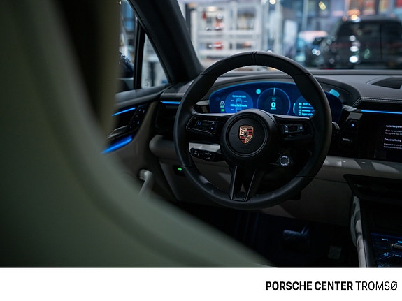 Porsche Macan 30 of 30