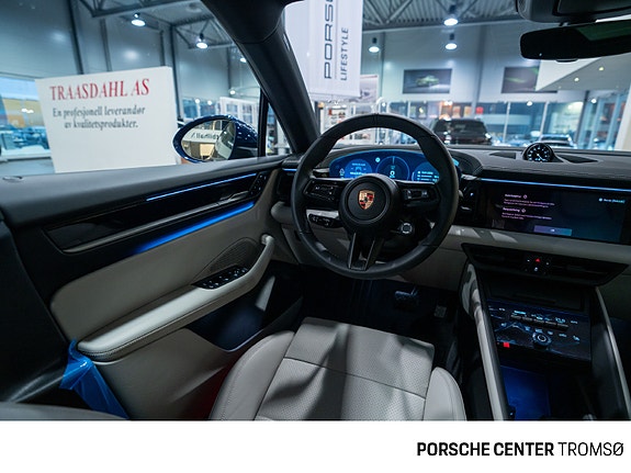 Porsche Macan 25 of 30
