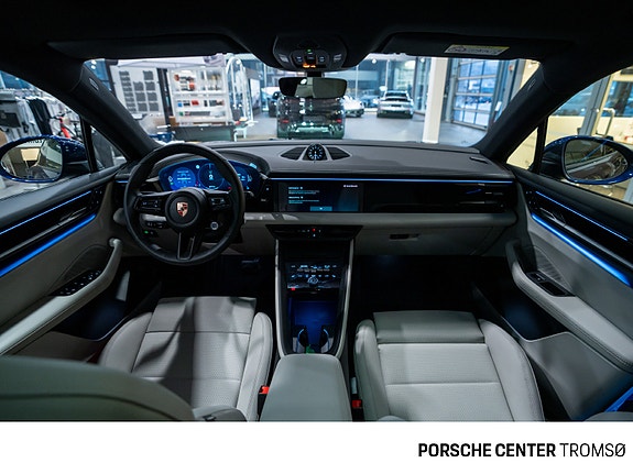 Porsche Macan 27 of 30