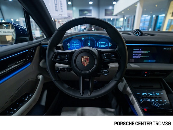 Porsche Macan 26 of 30