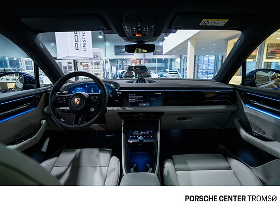 Porsche Macan 23 of 30
