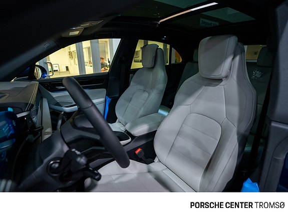 Porsche Macan 21 of 30