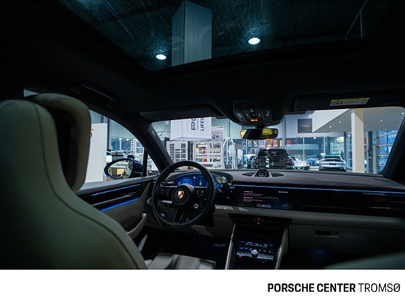 Porsche Macan 28 of 30