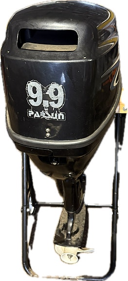 Parsun F9.9 (Samme som Yamaha) firetakter  lang stamme kan oppgraderes til 15 hk