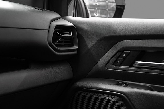 Chevrolet Silverado EV 14 of 28