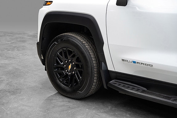 Chevrolet Silverado EV 8 of 28