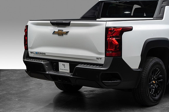 Chevrolet Silverado EV 6 of 28