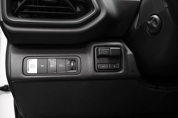 Chevrolet Silverado EV 15 of 28