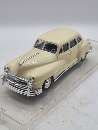 DeSoto Deluxe Sedan 1947 – Klassisk amerikansk modellbil (1:43)