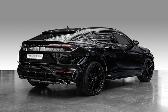 Lamborghini Urus 5 of 5