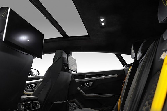 Lamborghini Urus 26 of 30