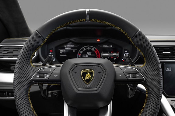 Lamborghini Urus 13 of 30