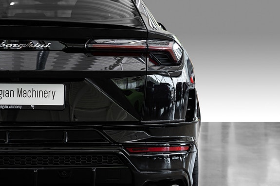 Lamborghini Urus 7 of 30