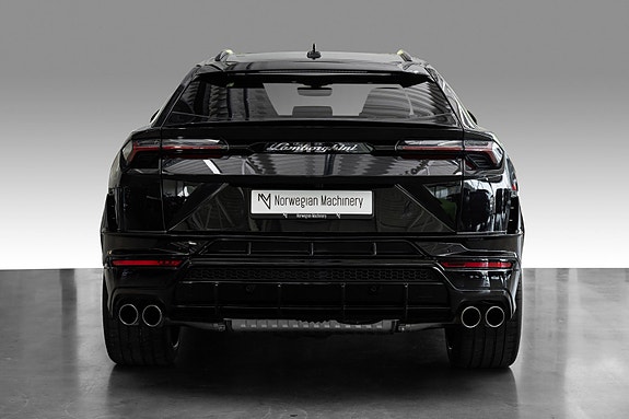 Lamborghini Urus 4 of 5