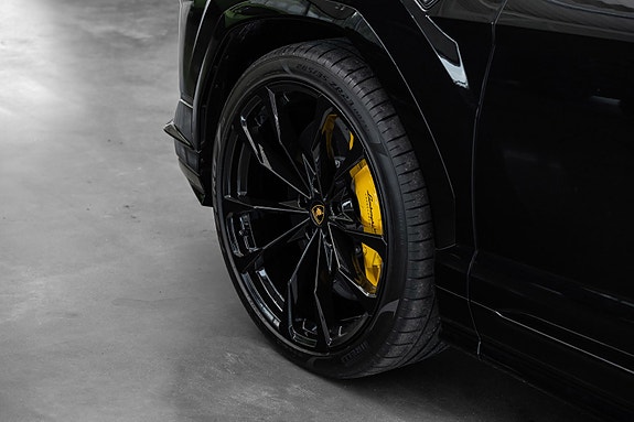 Lamborghini Urus 10 of 30