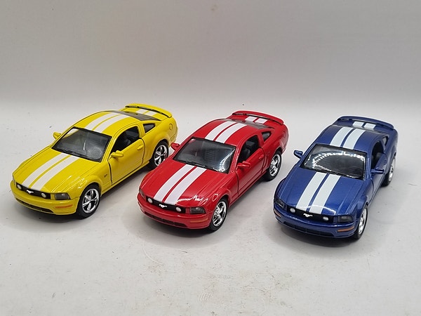 Kinsmart 2006 Ford Mustang GT – Diecast 1:38