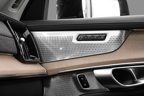 Volvo XC90 14 of 25