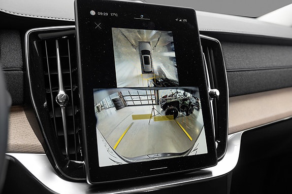 Volvo XC90 11 of 25