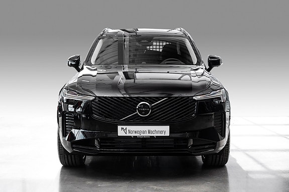 Volvo XC90 2 of 5