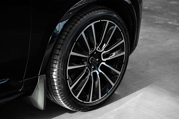 Volvo XC90 8 of 25