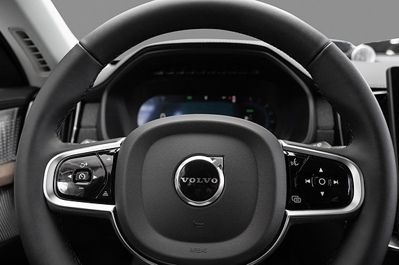 Volvo XC90 19 of 25