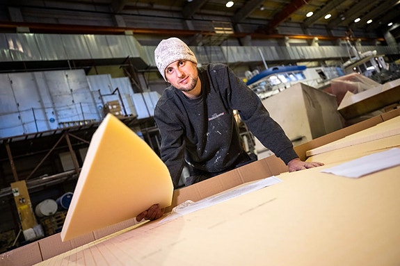 Dedikerte båtbyggere - unikt fagmiljø. Vi bygger båtene vakuuminjisering