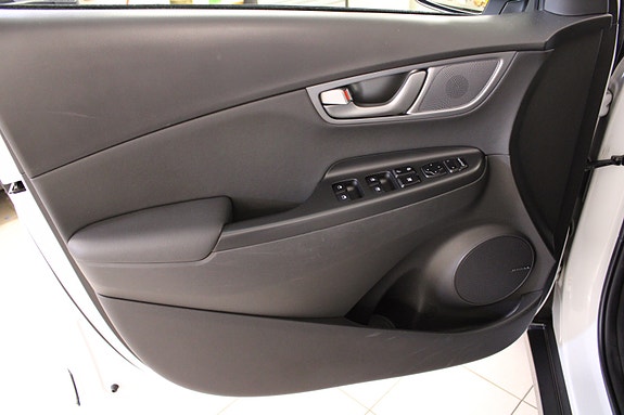 Hyundai Kona 8 of 30