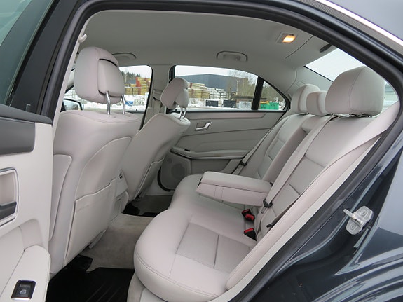 Mercedes-Benz E-Klasse 19 of 30