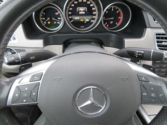Mercedes-Benz E-Klasse 30 of 30