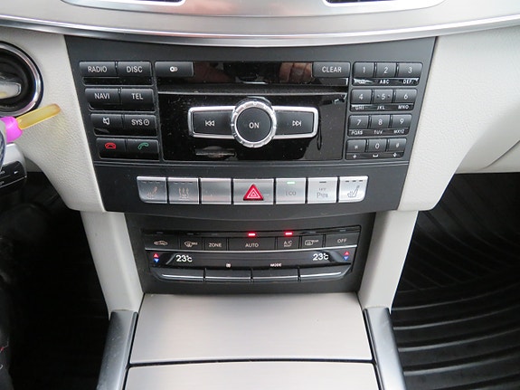 Mercedes-Benz E-Klasse 27 of 30