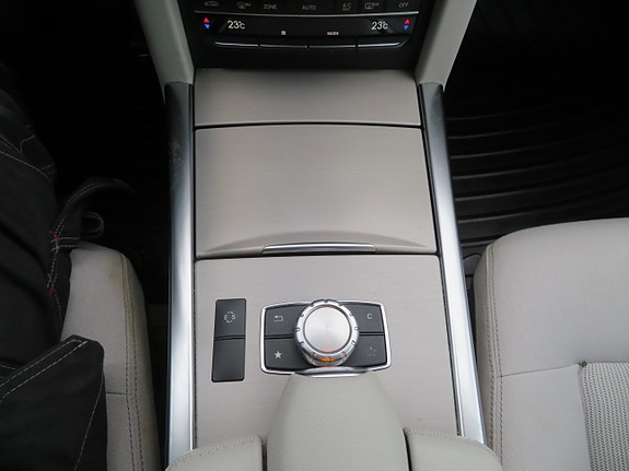 Mercedes-Benz E-Klasse 28 of 30