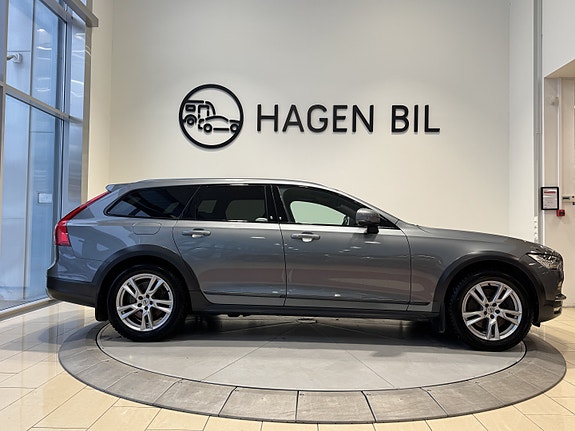 Volvo V90 Cross Country 8 of 30