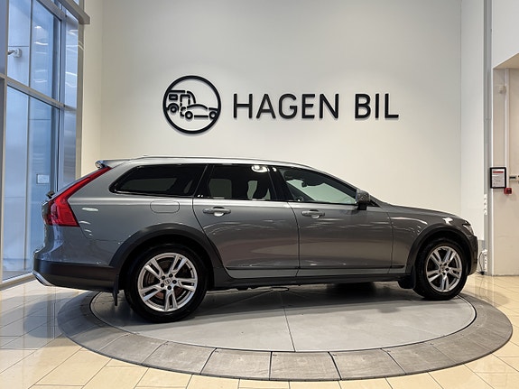 Volvo V90 Cross Country 7 of 30