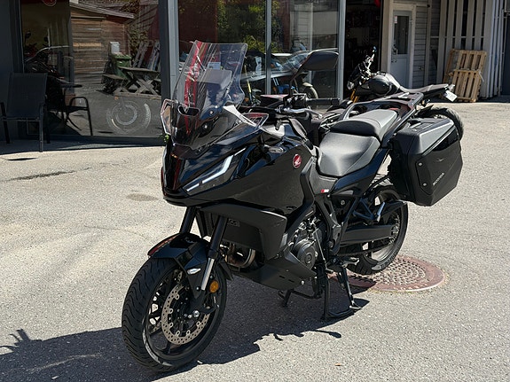Honda NT 1100 3 of 5