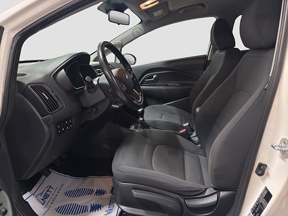 Kia Rio 21 of 30