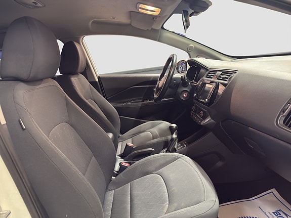 Kia Rio 19 of 30