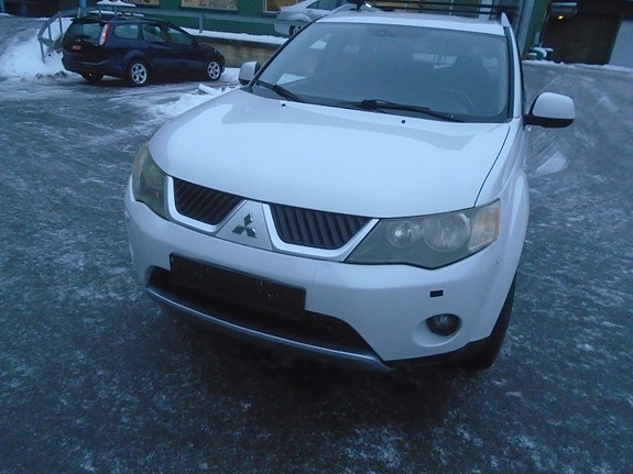 Mitsubishi Outlander 2 of 5