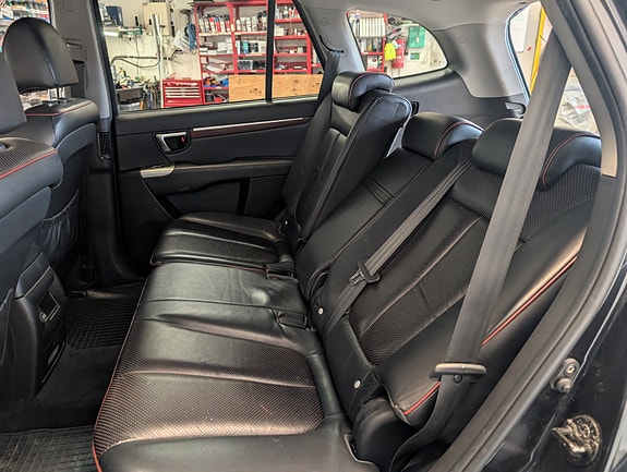 Hyundai Santa Fe 19 of 25