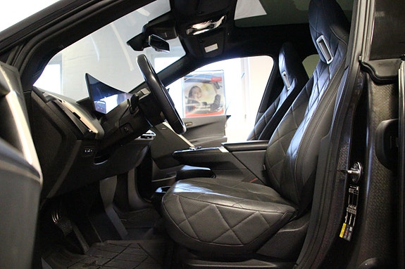 BMW iX 11 of 30