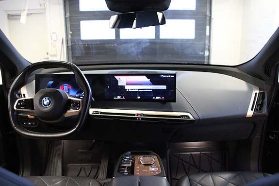 BMW iX 14 of 30