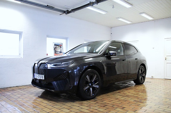 BMW iX 2 of 30