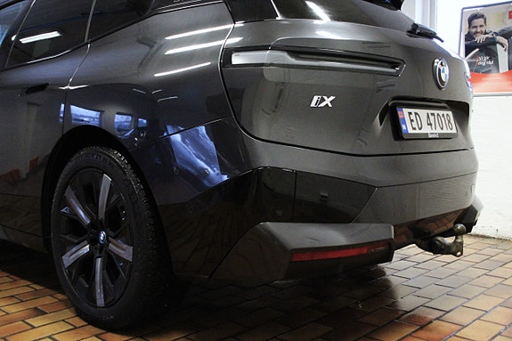BMW iX 8 of 30