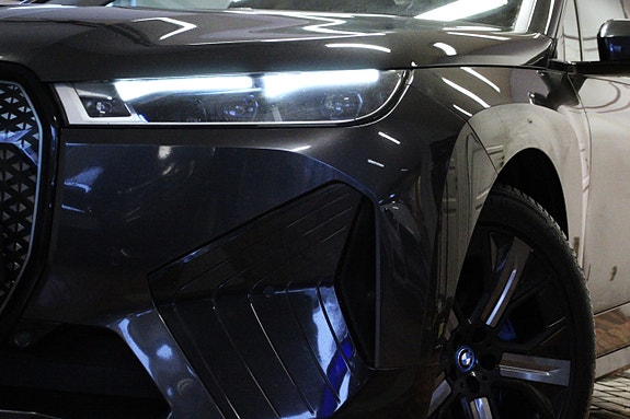 BMW iX 9 of 30