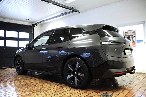 BMW iX 4 of 30