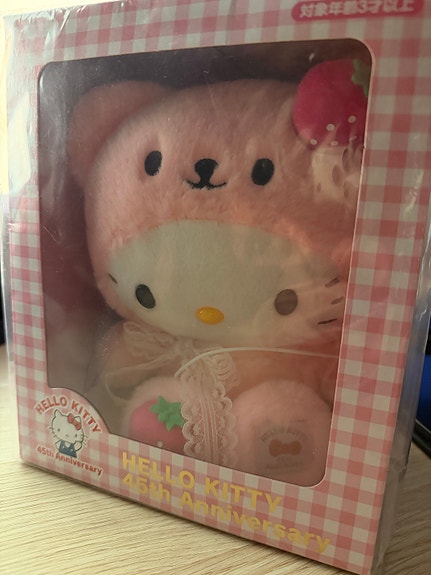 Sanrio Hello Kitty 45th Anniversary Plush | FINN-torget