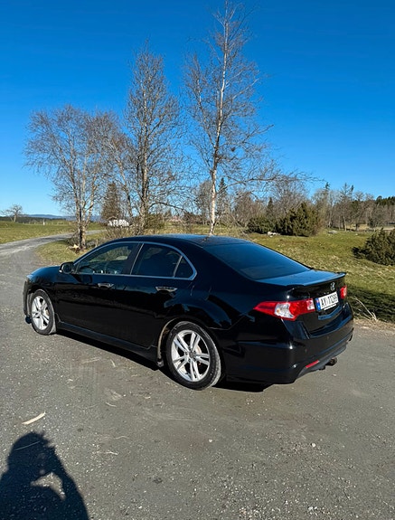 Honda Accord 2 of 9