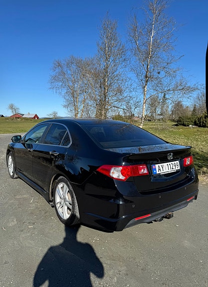 Honda Accord 3 of 9