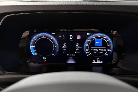 Volkswagen Caddy Maxi 11 of 30