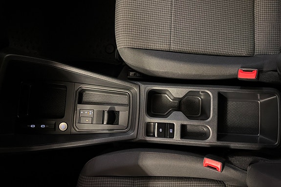 Volkswagen Caddy Maxi 18 of 30