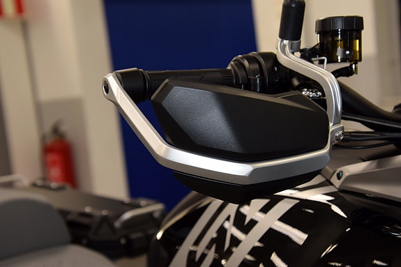 QJ Motor SRT600SX - Veskesett inkludert i prisen! 9 of 20